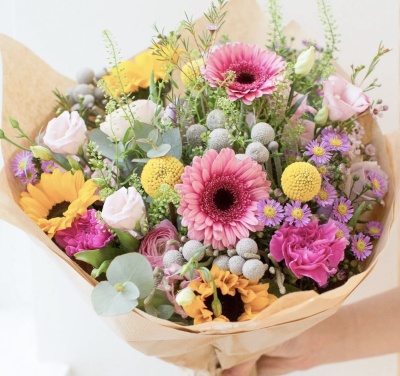 Mix & Match - Florist choice selection of the fines flowers in summer vibe colours